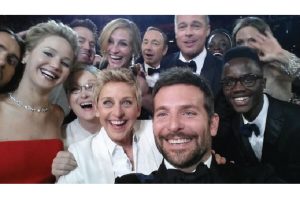 Sin embargo, estamos seguros de que, aún hoy, la participación de Ellen Degeneres en el 2014, con el recordado “Selfie de las estrellas”, continúa siendo insuperable.